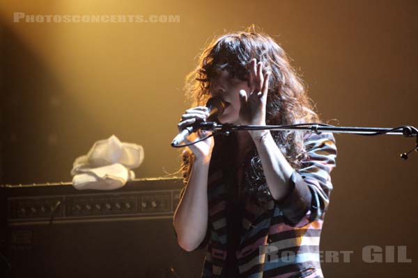 BEACH HOUSE - 2010-11-04 - PARIS - La Cigale - 